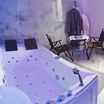Premium Relaxation With Jacuzzi & Sauna! アパート