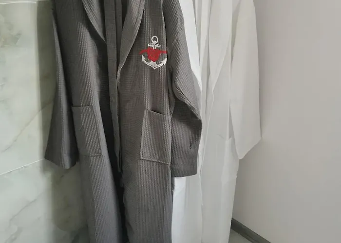 Premium Relaxation With Jacuzzi & Sauna!