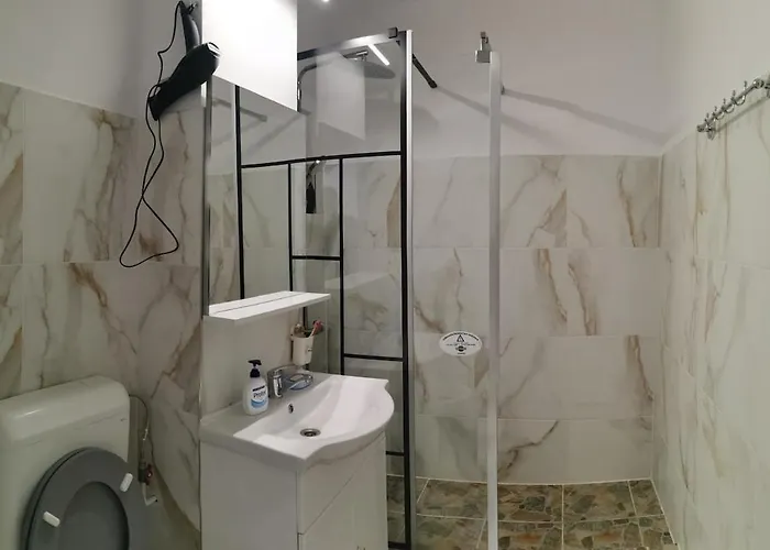 Premium Relaxation With Jacuzzi & Sauna!