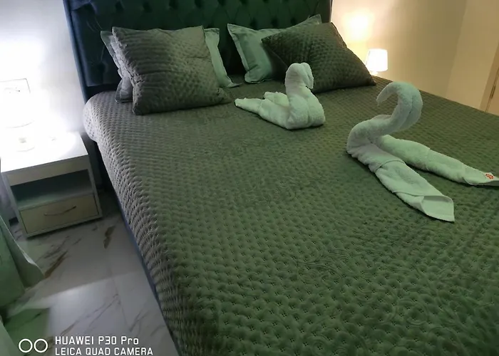 Premium Relaxation With Jacuzzi & Sauna!